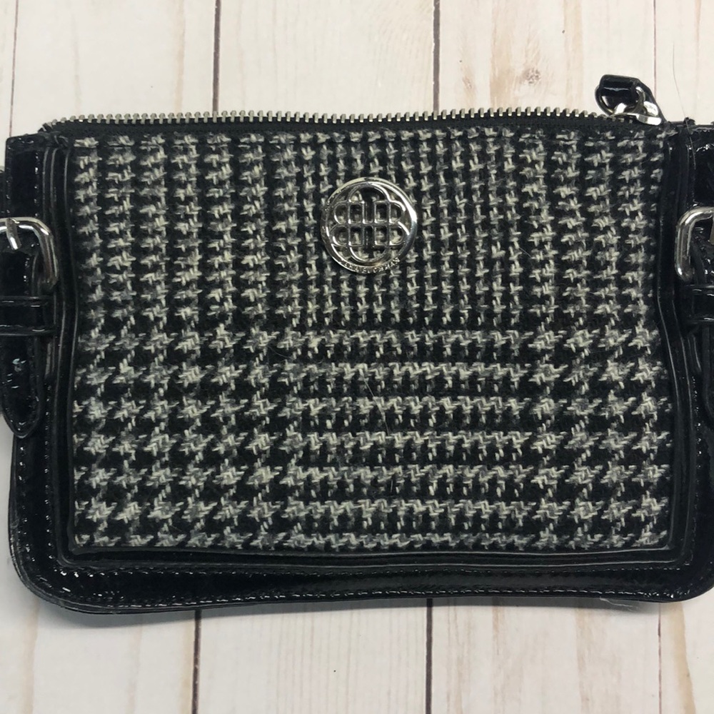 Chic wristlet - Picture 2 of 5
